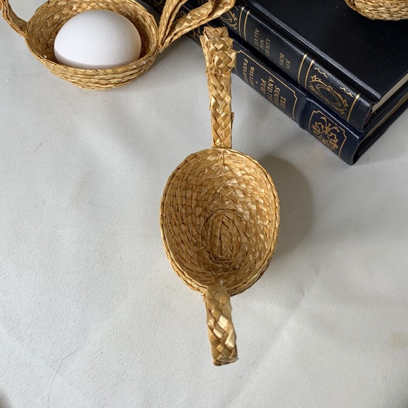 Set of 5 vintage straw chicken shaped Easter Egg egg cups / holders / cozy - Picture 6 of 14